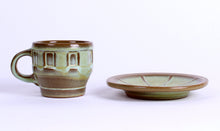 Load image into Gallery viewer, Frankoma Prairie Green Glazed Wagon Wheel Cups & Saucers