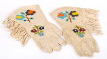 Load image into Gallery viewer, Vintage Leather Gauntlets with Native American Beading N127