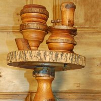 Load image into Gallery viewer, Vintage Smoking Stand Tramp Art R108