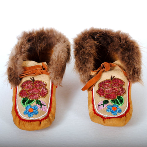 Native American Indian Beaded Moccasins N107